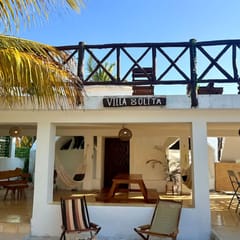 1 Street from the beach w/Pool, Rooftop Bar & A/C