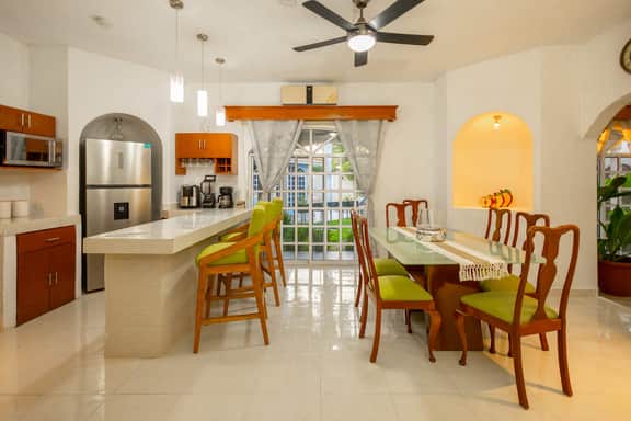 Spacious House | 7 BR | Pool, Gym & Terrace - Image 2